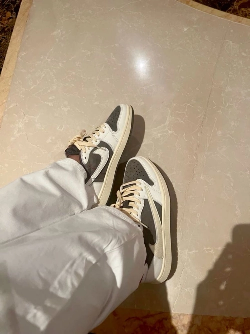 XH Travis Scott x Air Jordan 1 Low Reverse Mocha review 