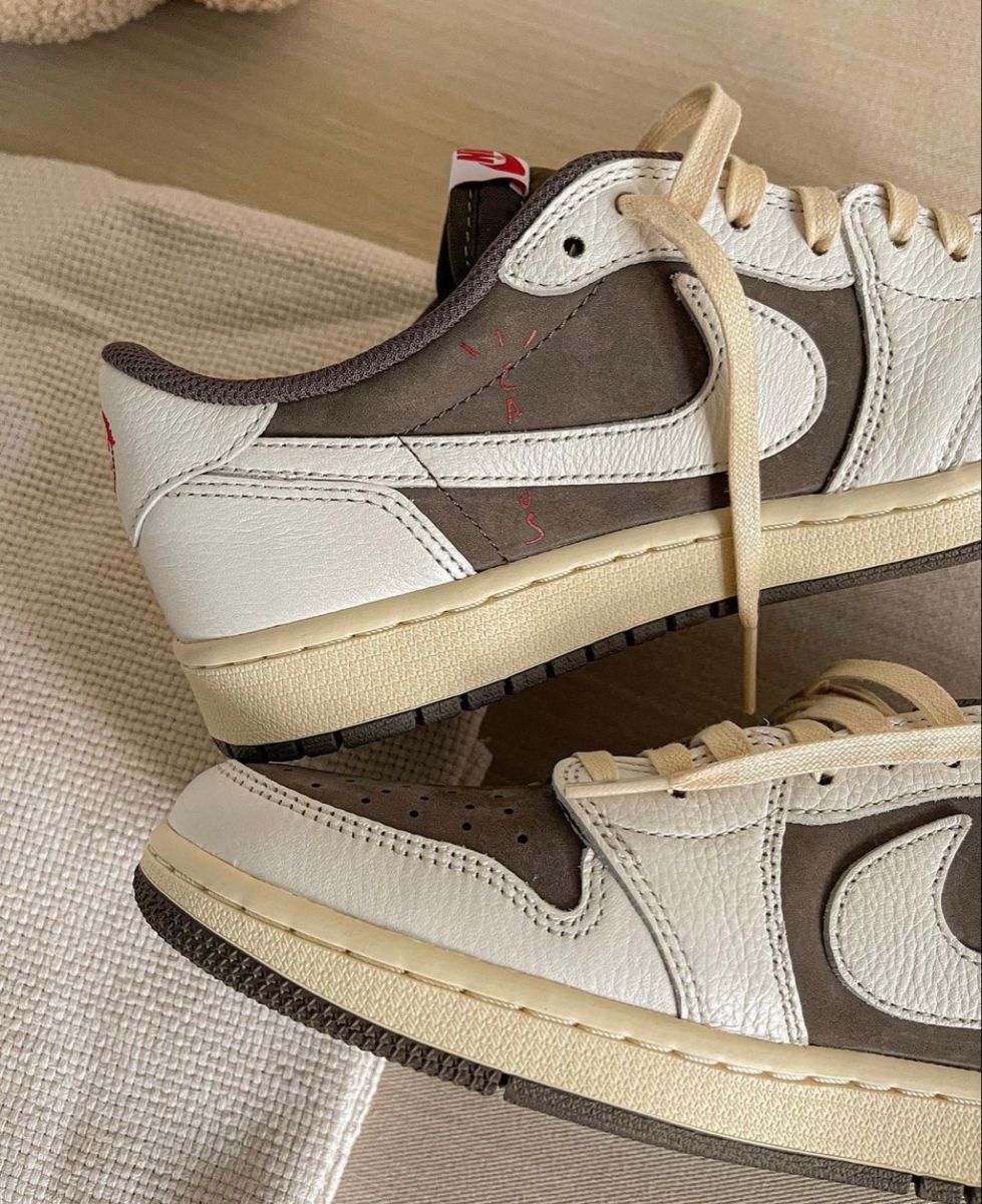 XH Travis Scott x Air Jordan 1 Low Reverse Mocha review Noah 02