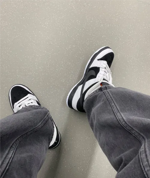 GB TIGHTBOOTH x Nike SB Dunk Low Panda Co Branding review 