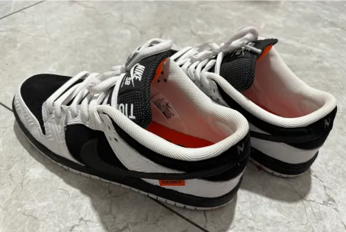 GB TIGHTBOOTH x Nike SB Dunk Low Panda Co Branding review 