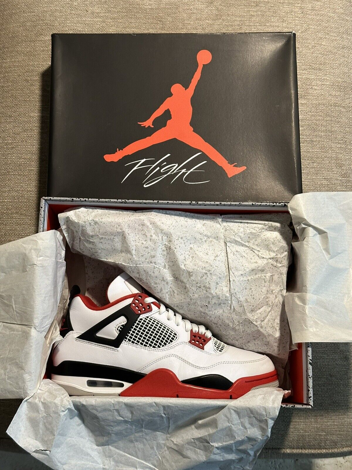 PB  Batch  Air Jordan 4 Fire Red review Les 01