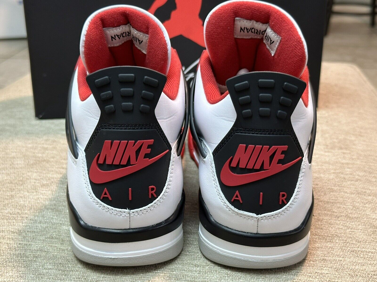 PB  Batch  Air Jordan 4 Fire Red review Les 02