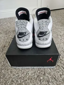 A1  Batch  Air Jordan 4 Retro White Cement review Chris 02