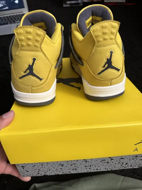 A1  Batch Air Jordan 4 Retro LS Lightni review 