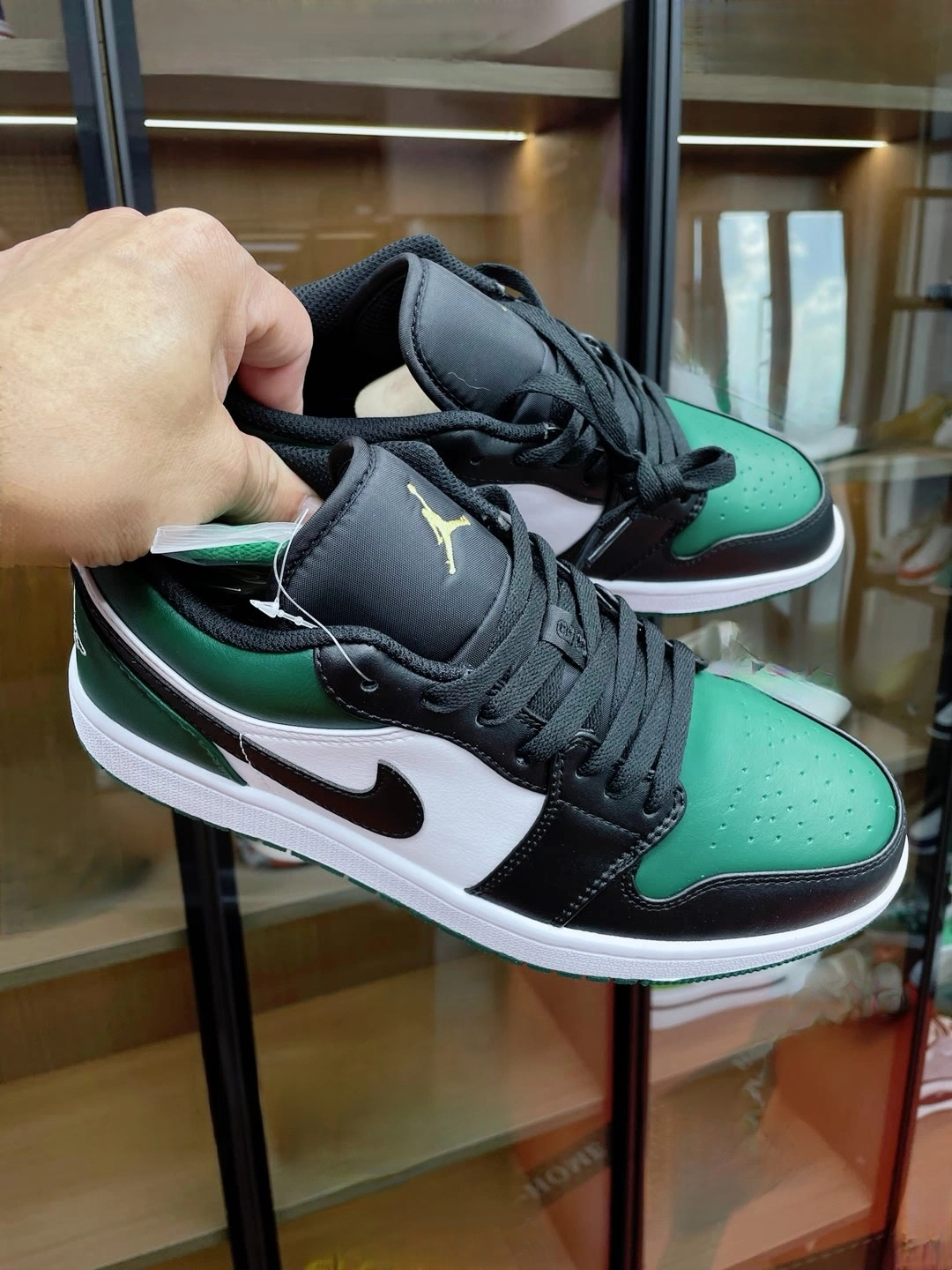 XH Air Jordan 1 Low Green Toe review Emma 02