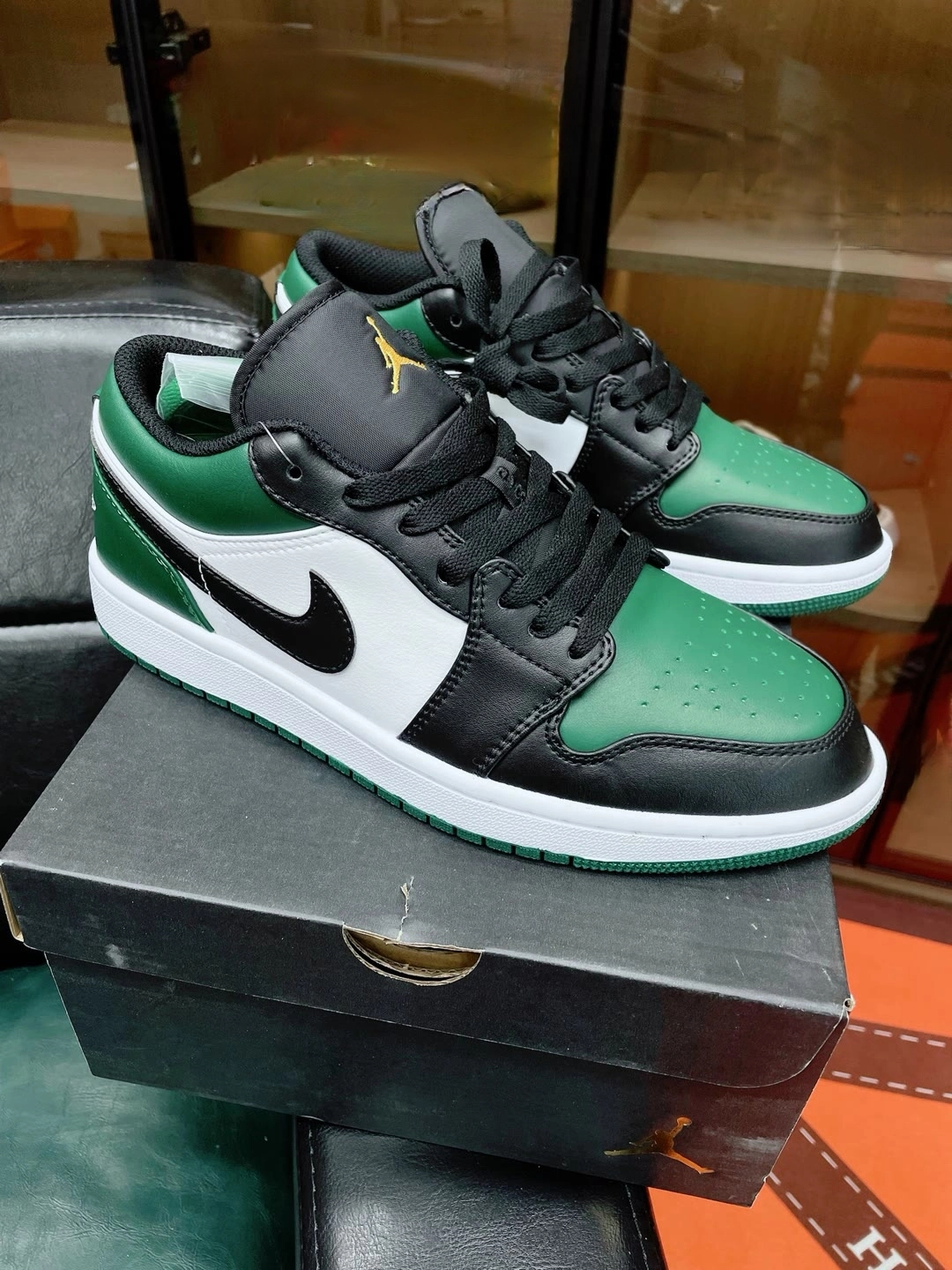 XH Air Jordan 1 Low Green Toe review Emma 03