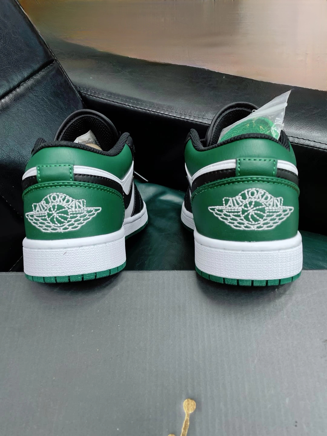 XH Air Jordan 1 Low Green Toe review Logan 01