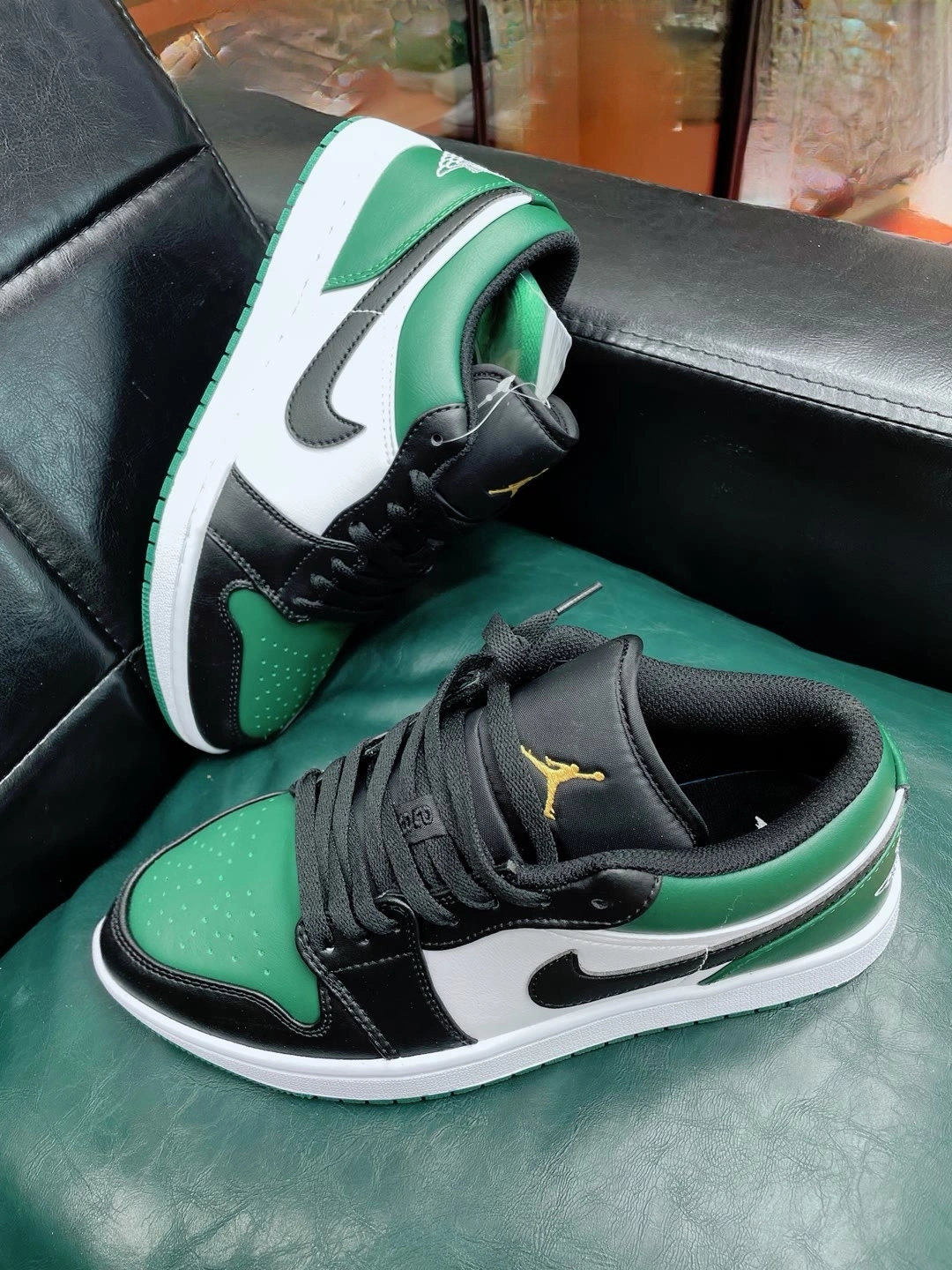 XH Air Jordan 1 Low Green Toe review Logan 02