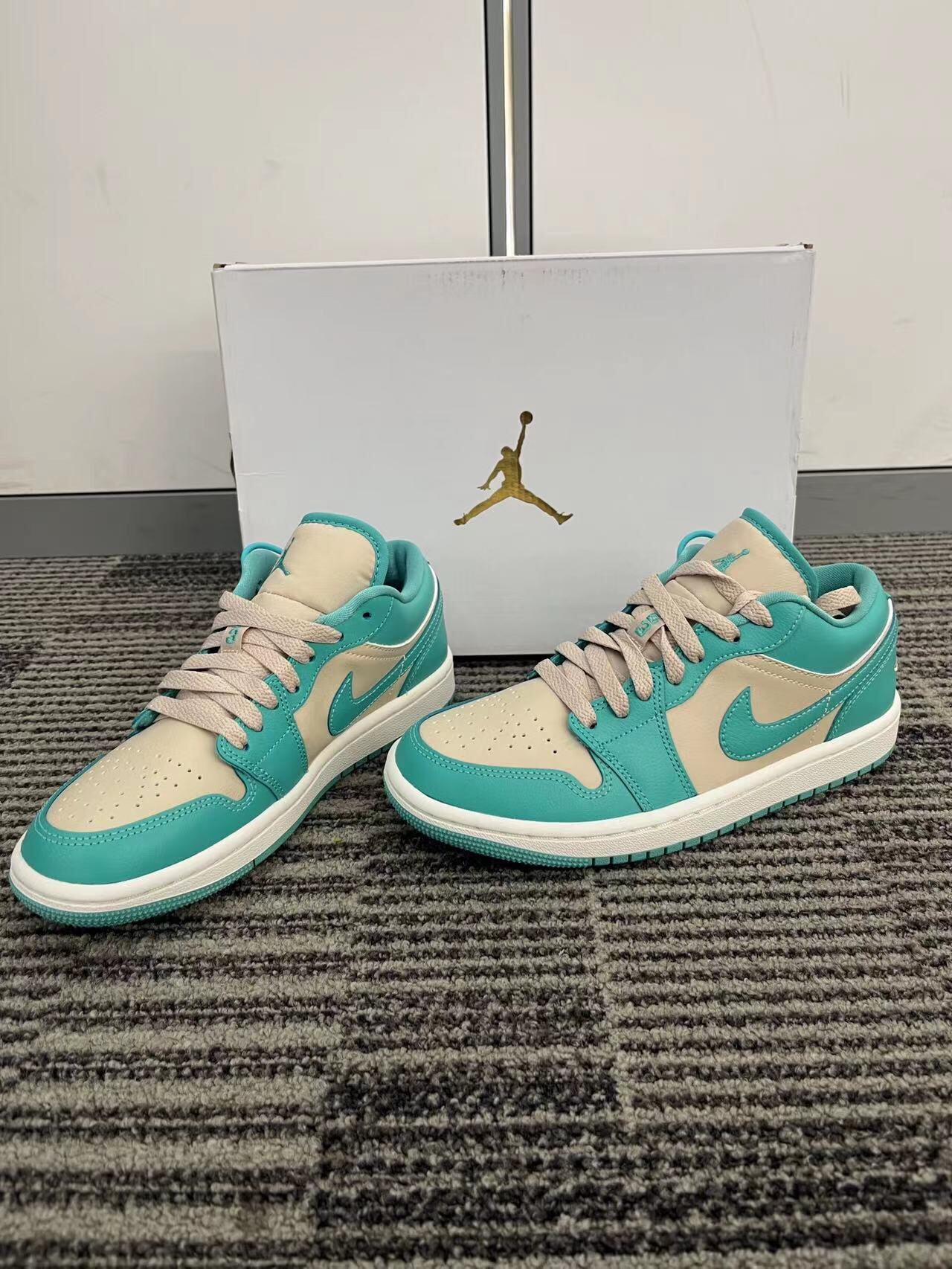 XH Air Jordan 1 Low Tropical Teal review Evelyn 01