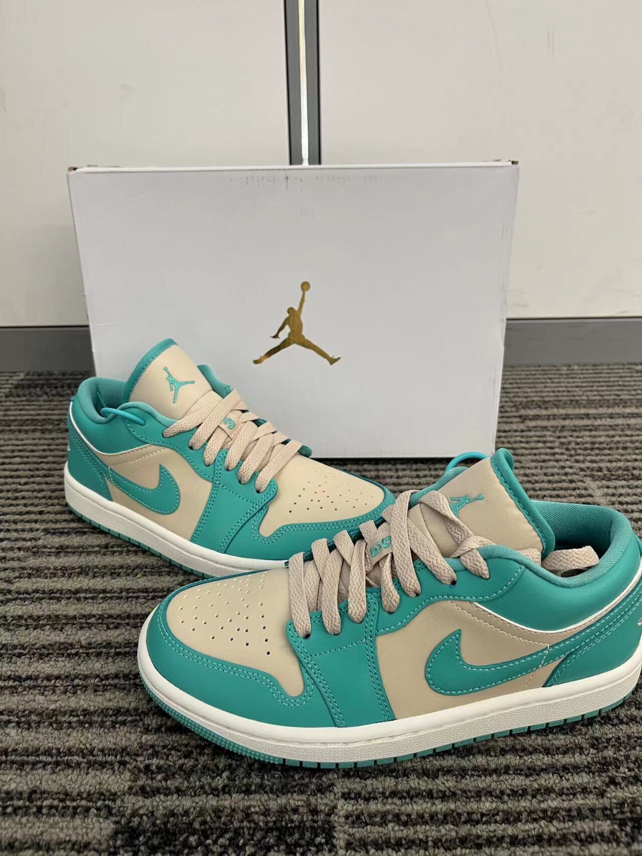 XH Air Jordan 1 Low Tropical Teal review Evelyn 02