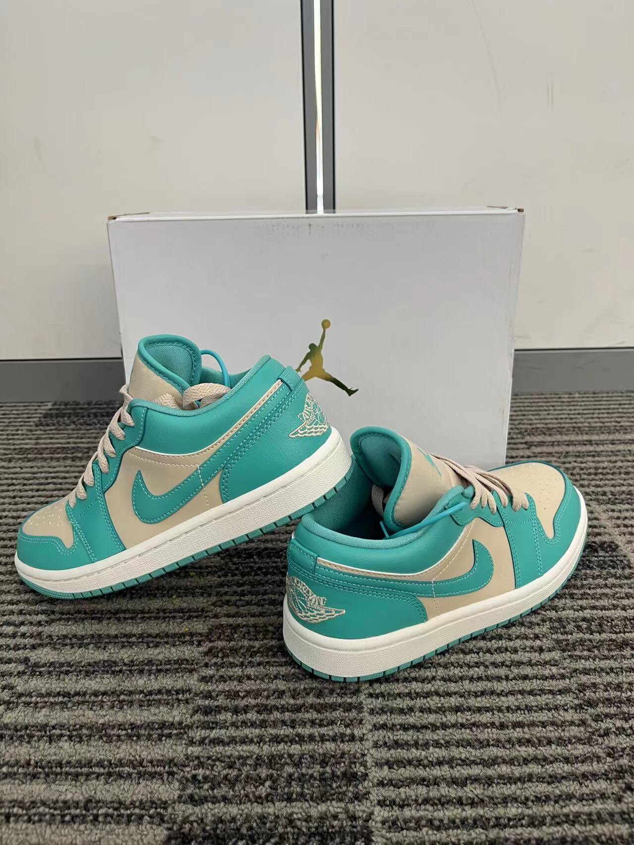 XH Air Jordan 1 Low Tropical Teal review Evelyn 03