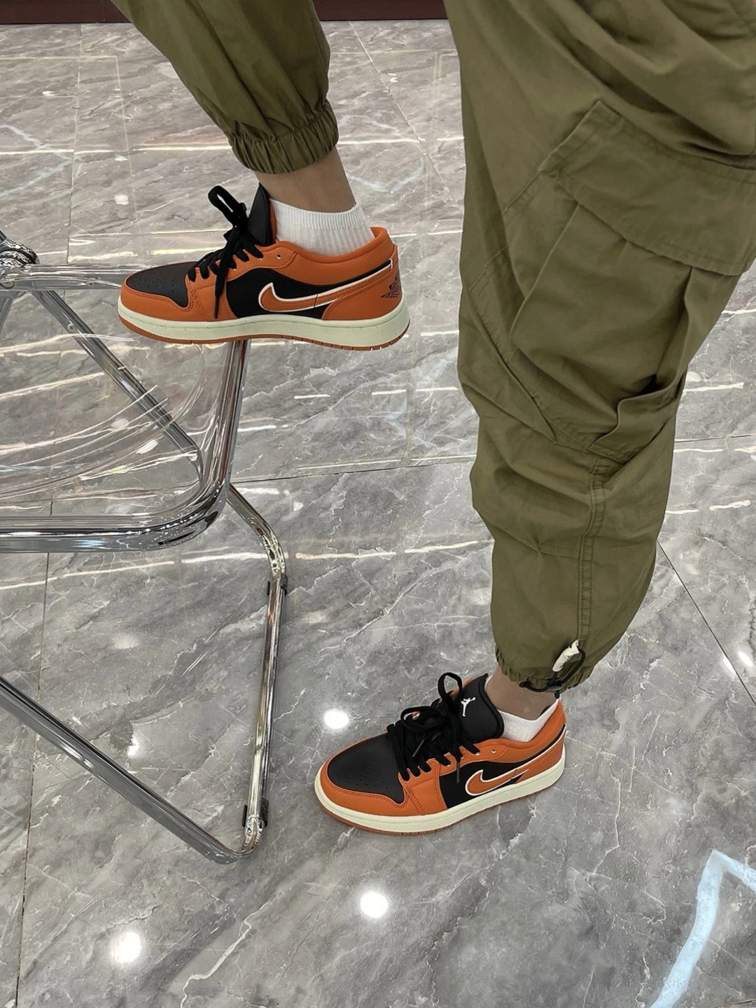 XH Travis Scott x Air Jordan 1 Low WMNS “Sport Spice” review Layla 01