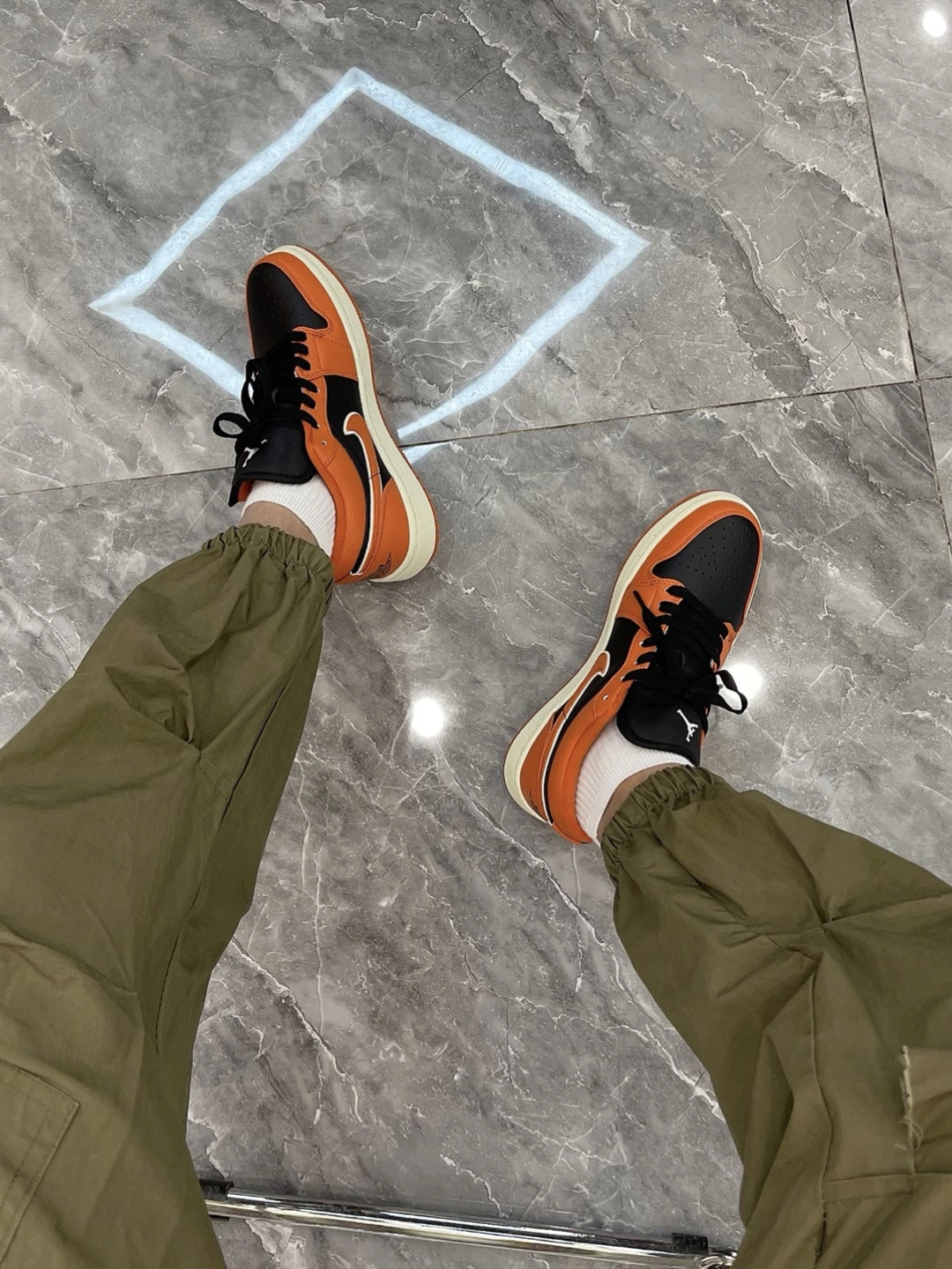 XH Travis Scott x Air Jordan 1 Low WMNS “Sport Spice” review Layla 02