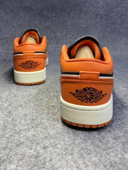 XH Travis Scott x Air Jordan 1 Low WMNS “Sport Spice” review John 01