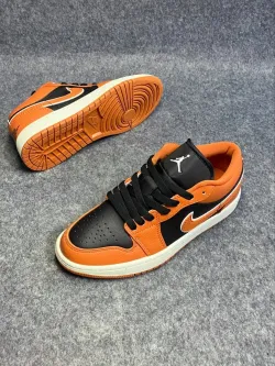XH Travis Scott x Air Jordan 1 Low WMNS “Sport Spice” review John 02