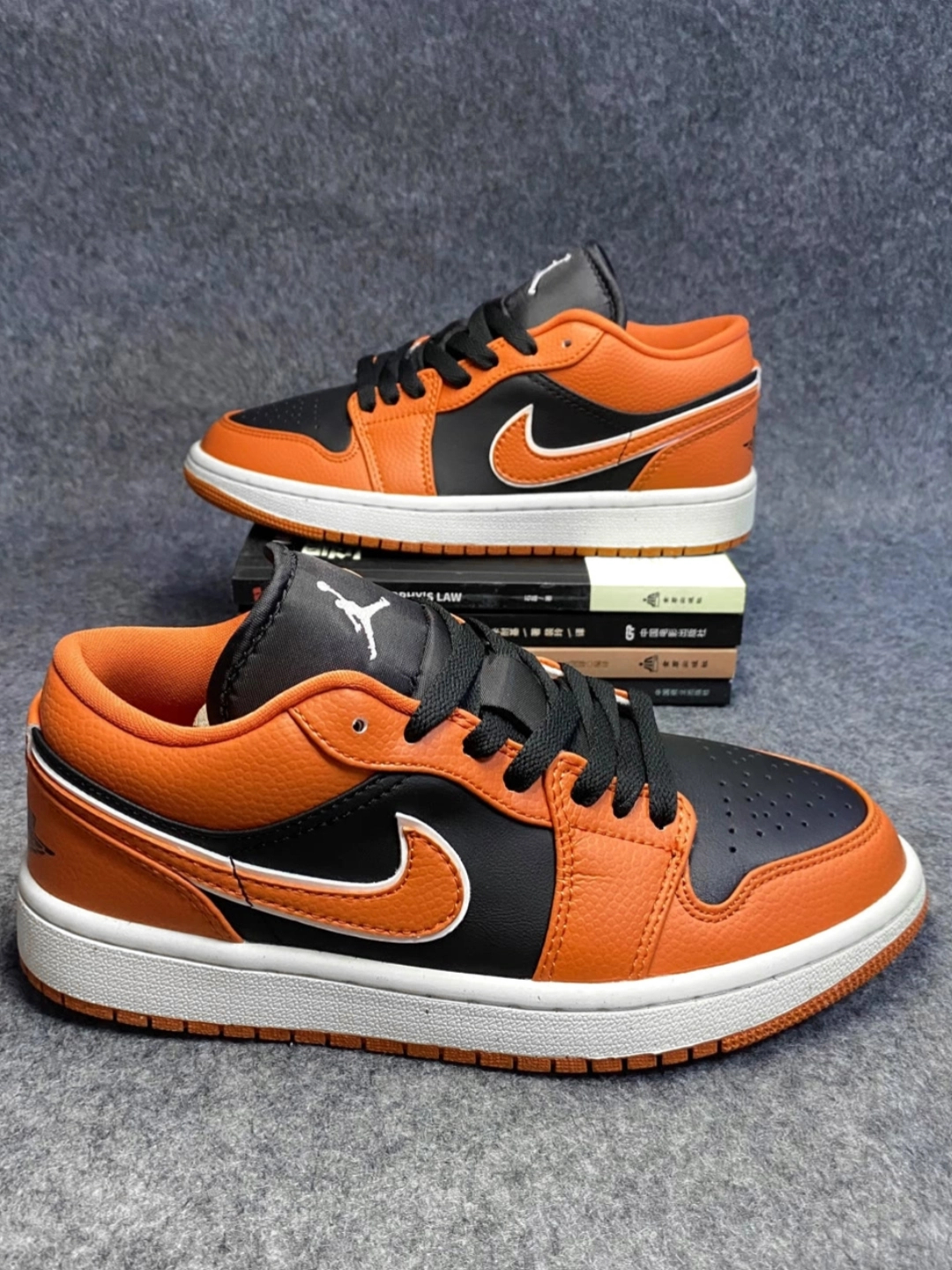 XH Travis Scott x Air Jordan 1 Low WMNS “Sport Spice” review John 03