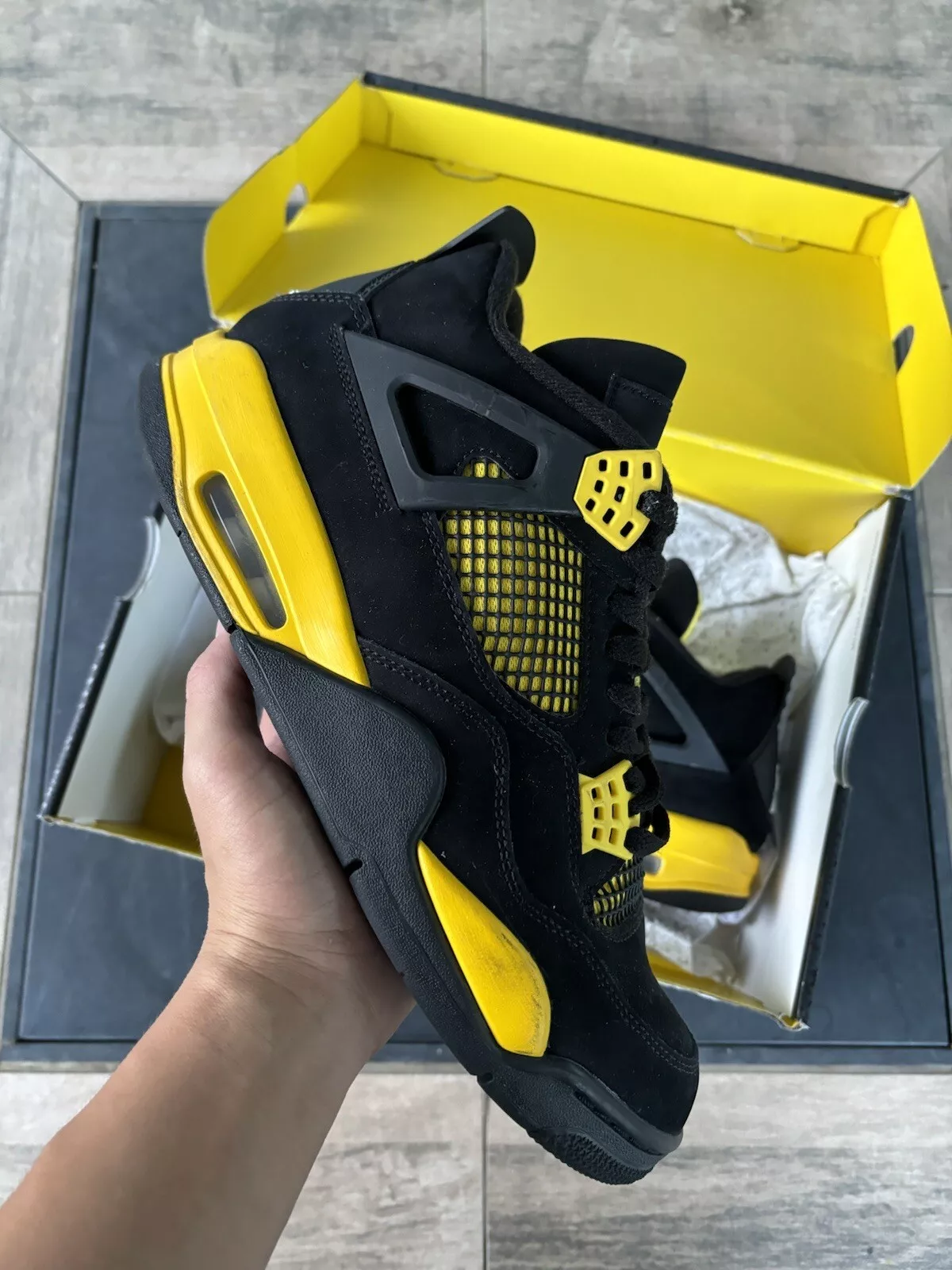 PB Batch  Air Jordan 4 Thunder review 0