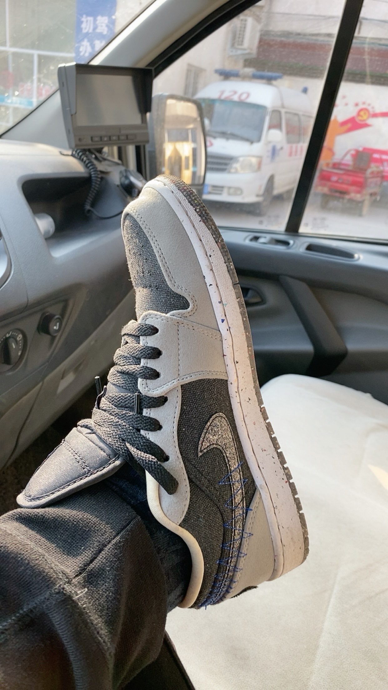 XH Air Jordan 1 Low SE Crater review Mila 02