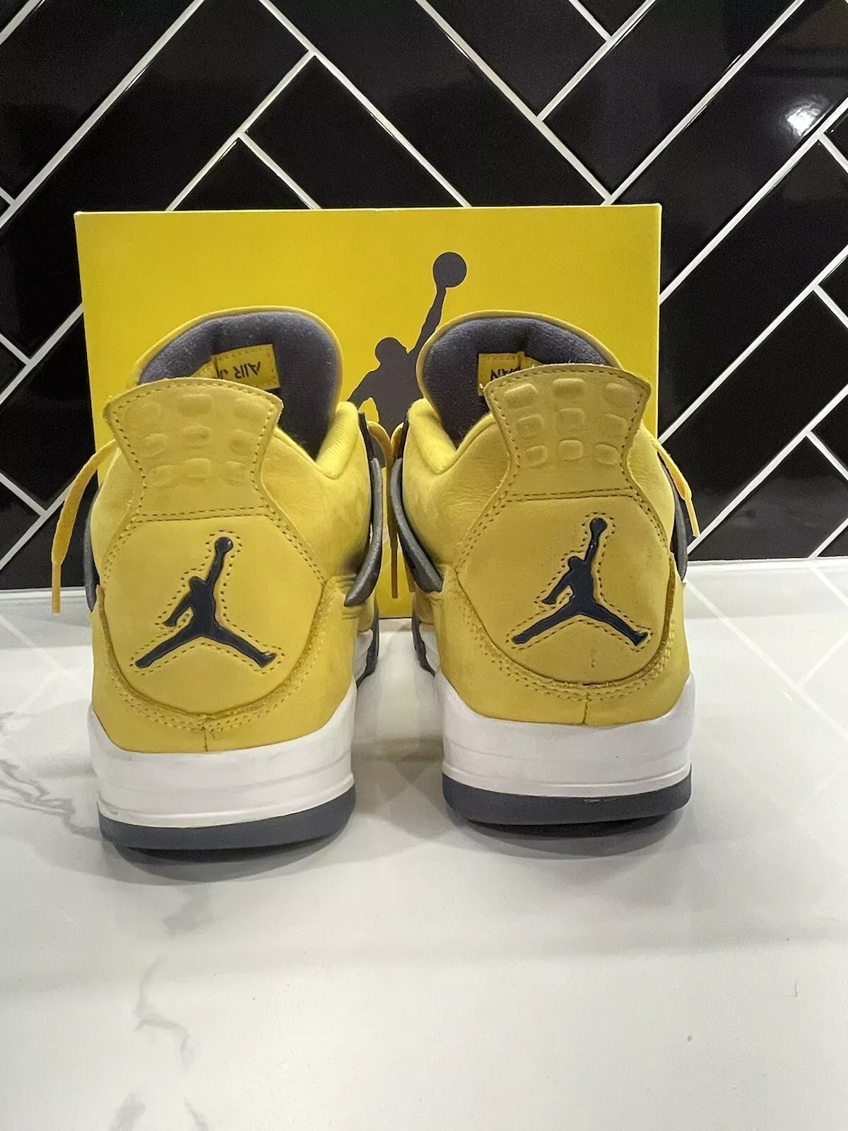 PB Batch  Air Jordan 4 Retro Lightning review Bobby Venuto 02