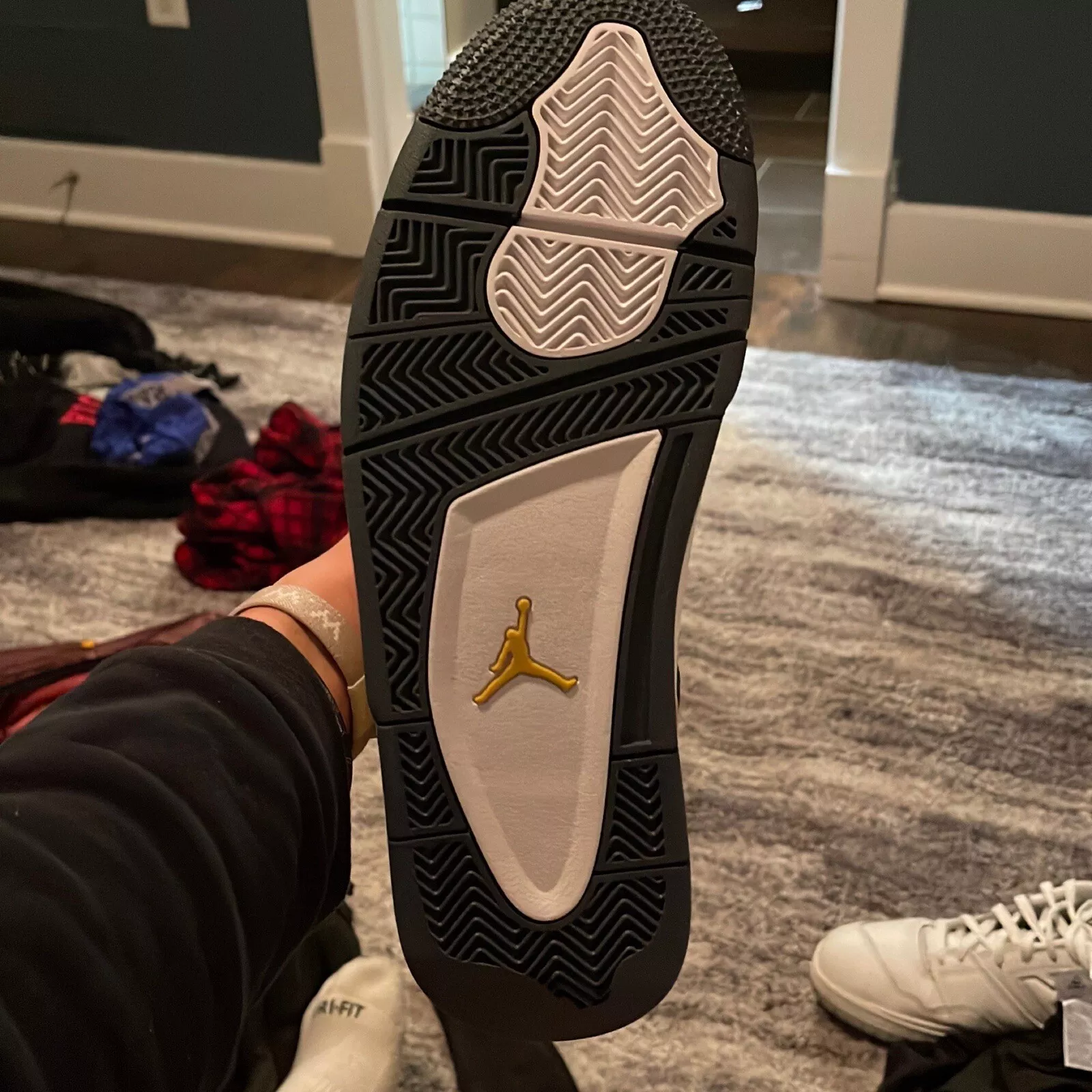 PB Batch  Air Jordan 4 Retro Lightning review Nikki92 02
