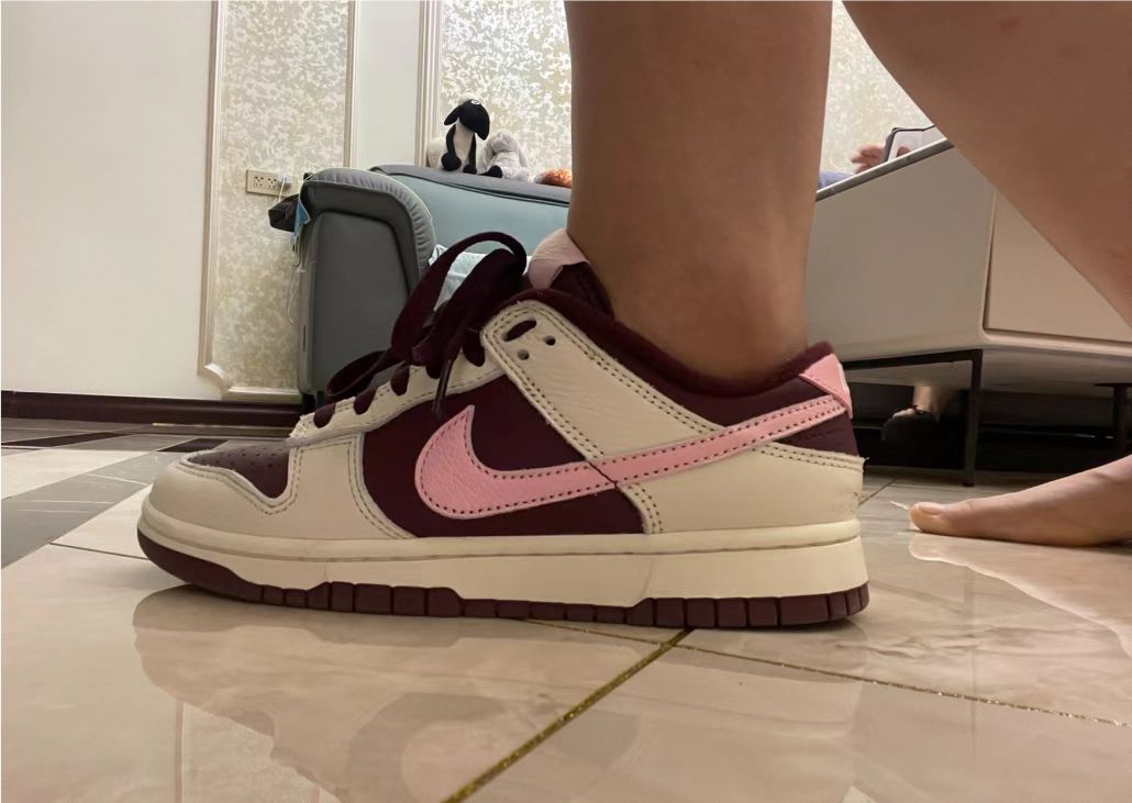 SX Nike Dunk Low “Valentine's Day” review Holly S. 02