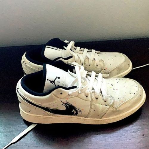 XH Air Jordan 1 Low SE Paint Splatter review 