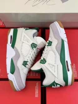 PB Batch  Nike SB x Air Jordan 4 “Pine Green”Calaite review Stephanie Braun 02