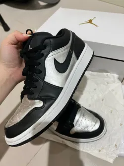 XH Air Jordan 1 Low SE Silver Toe review Lily 04