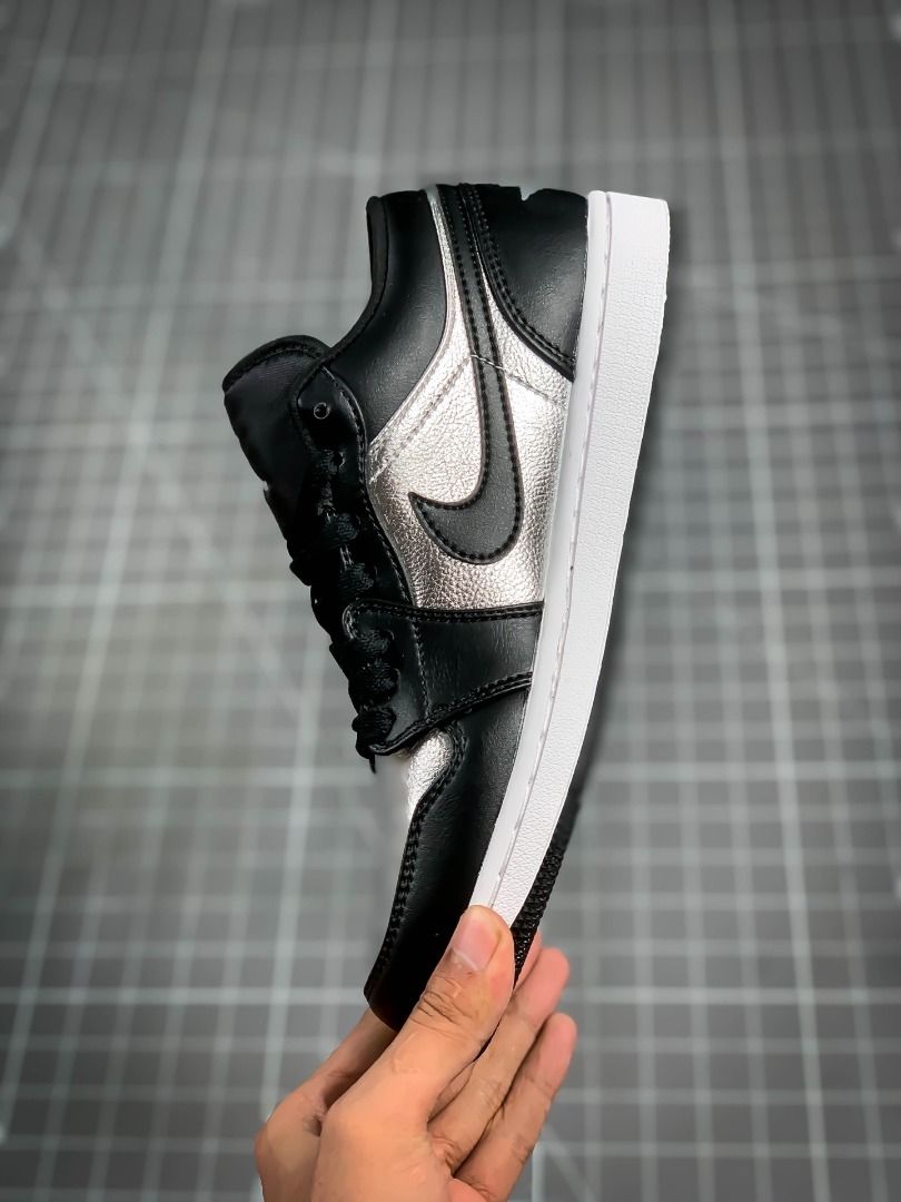 XH Air Jordan 1 Low SE Silver Toe review John 05