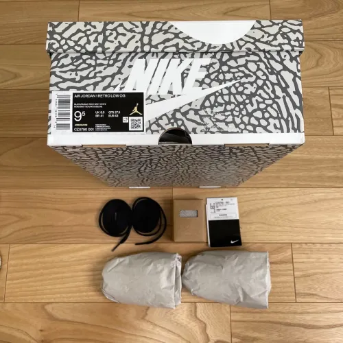 XH Travis Scott x Air Jordan 1 Low Black Gray Burst review 