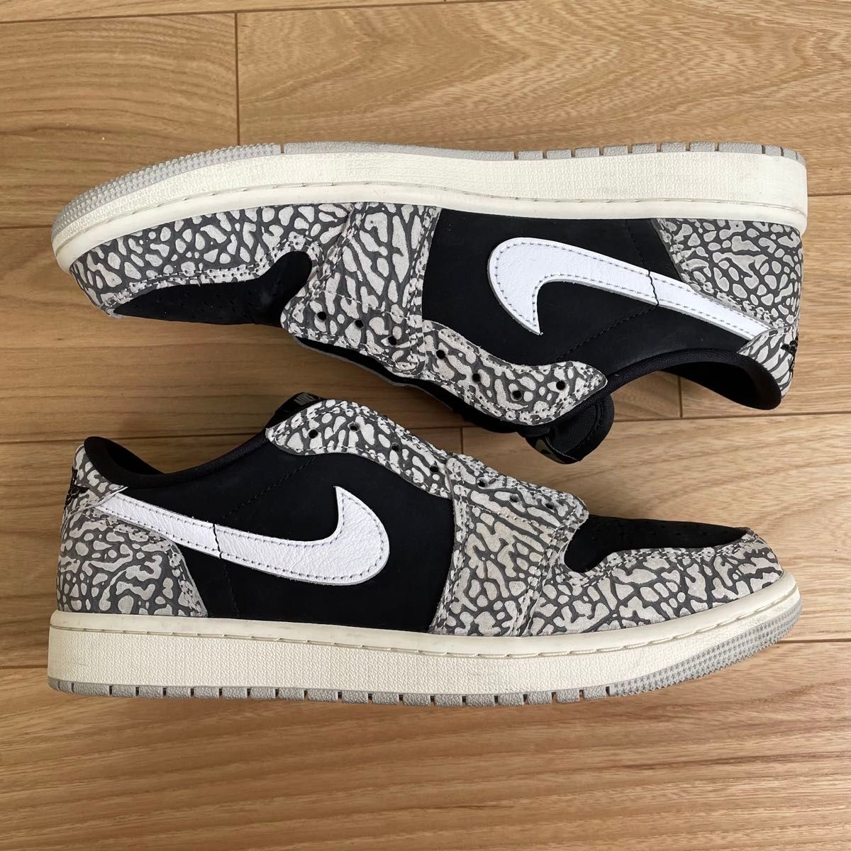 XH Travis Scott x Air Jordan 1 Low Black Gray Burst review Amelia 03