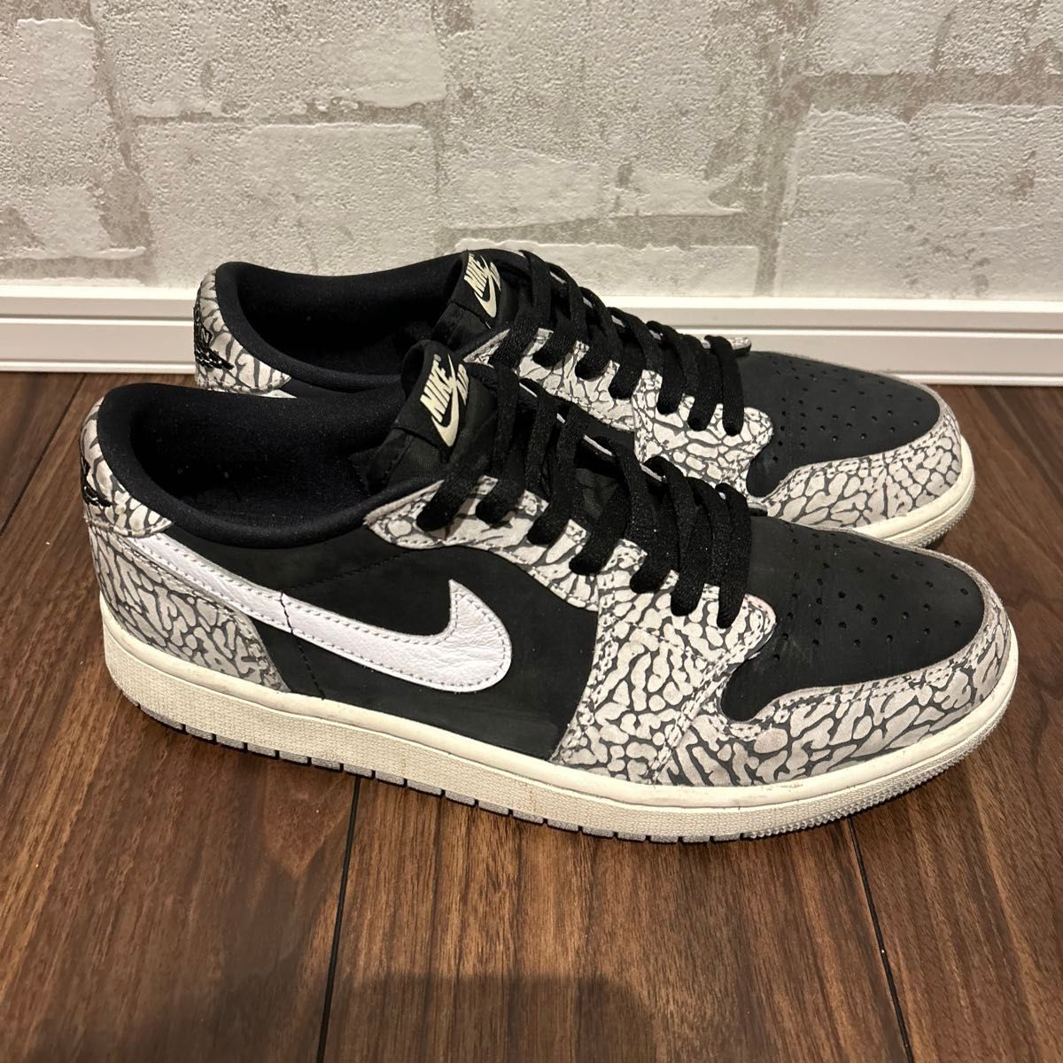 XH Travis Scott x Air Jordan 1 Low Black Gray Burst review Harper 02