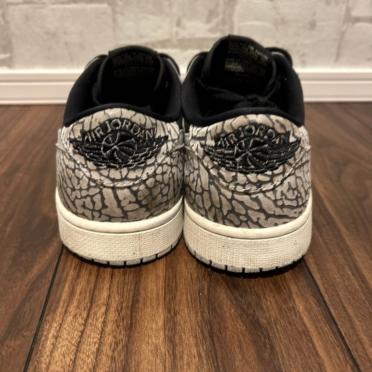 XH Travis Scott x Air Jordan 1 Low Black Gray Burst review Harper 03
