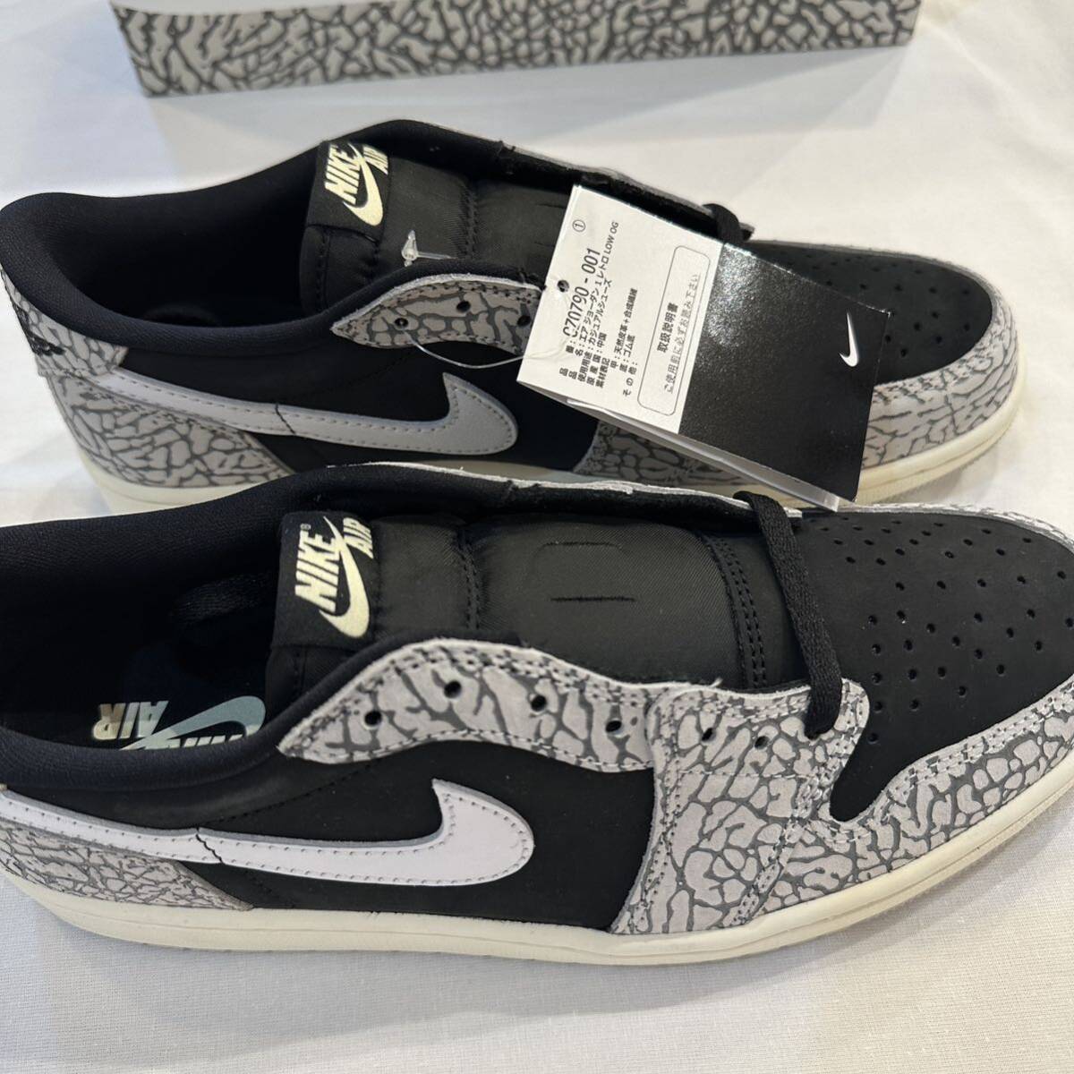 XH Travis Scott x Air Jordan 1 Low Black Gray Burst review Ella 04