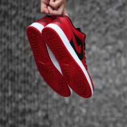 XH Air Jordan 1 Low Varsity Red review Lily 02