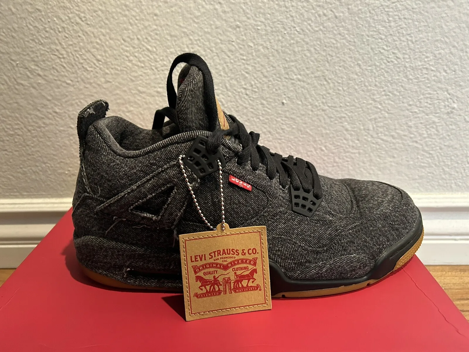 PB Batch  Levis x Air Jordan 4 Levi's Black review Betsy W. 01