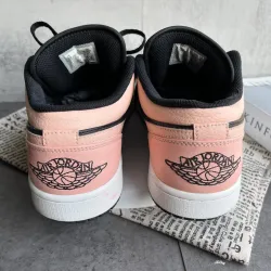 XH Air Jordan 1 Low Crimson Tint review Grace 02