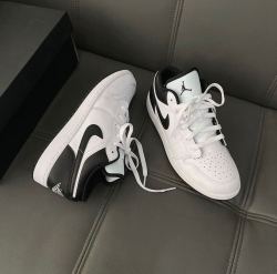 XH Air Jordan 1 Low Panda review Gabriella