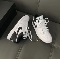 XH Air Jordan 1 Low Panda review Gabriella