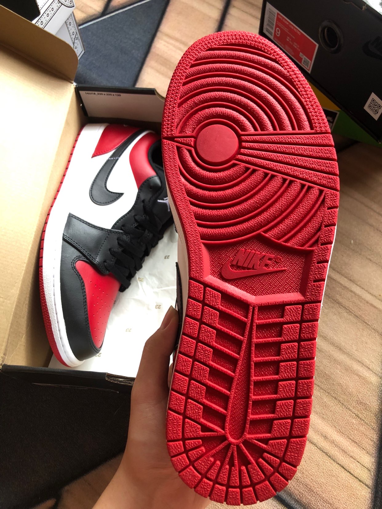 XH Air Jordan 1 Low Bred Toe review Julia 02