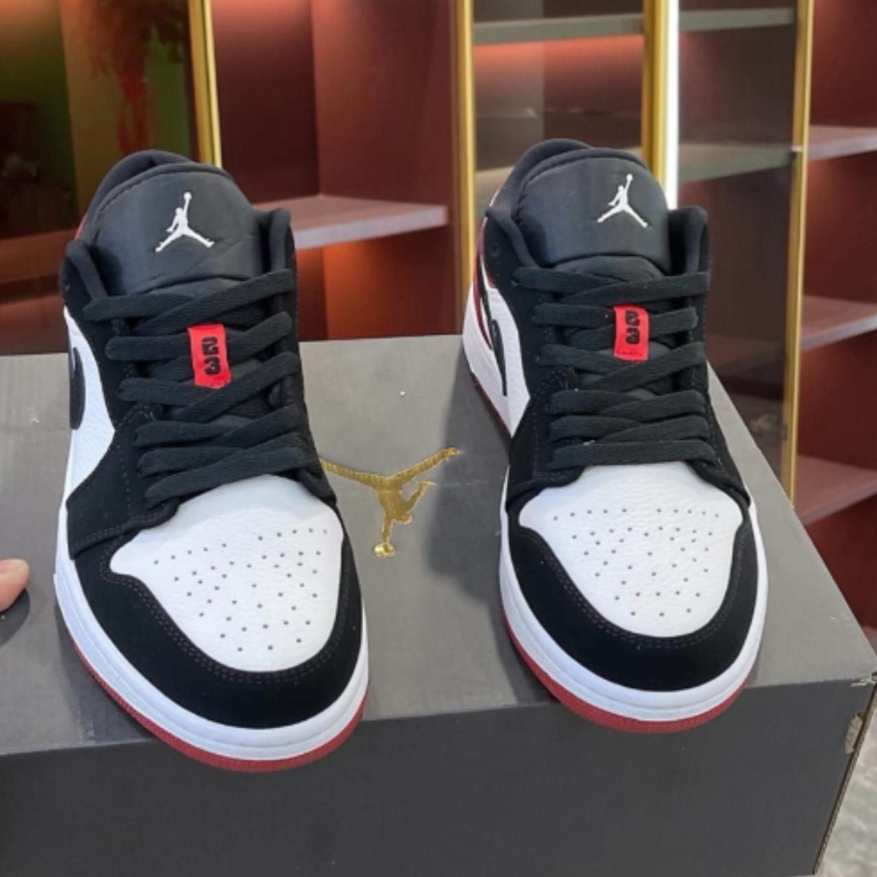XH Air Jordan 1 Low Black Toe review Madeline 02