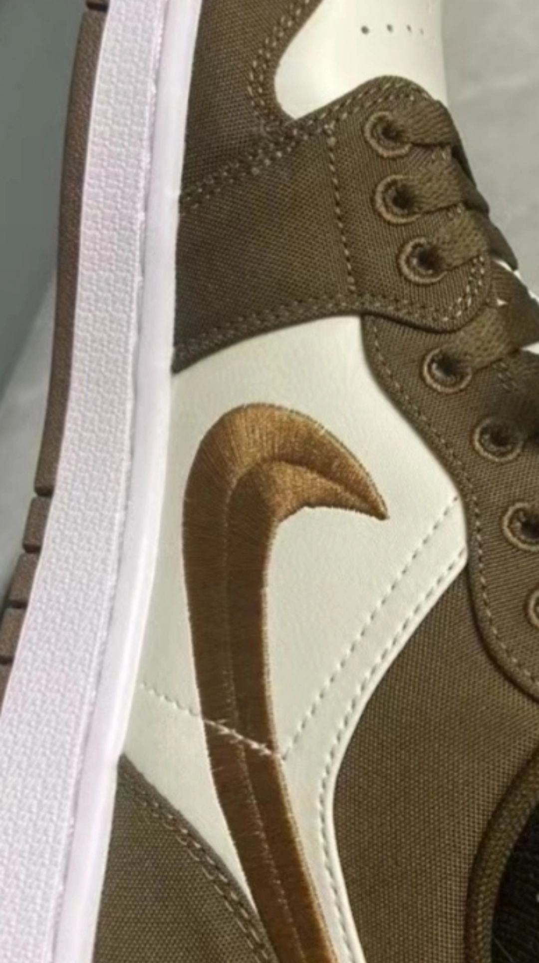 XH Air Jordan 1 Low “Mocha Toe” review Mia 04