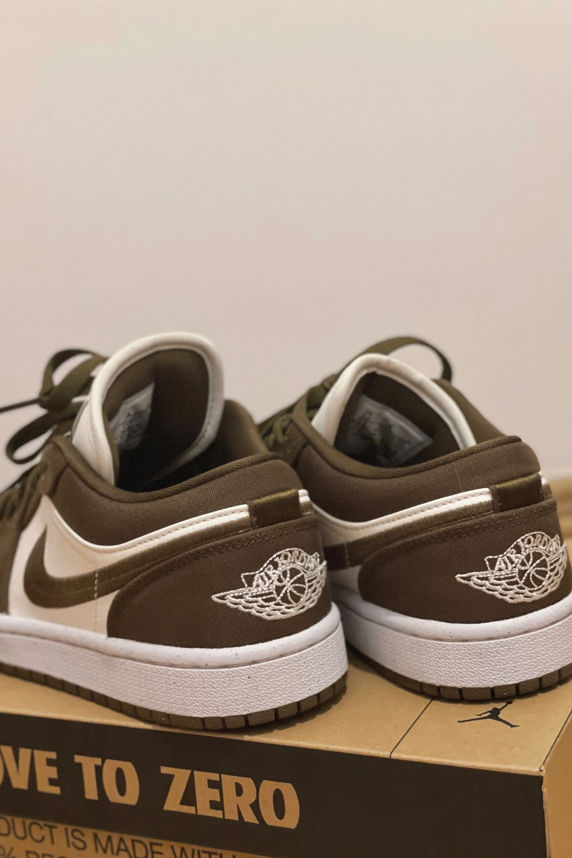XH Air Jordan 1 Low “Mocha Toe” review Noah 01