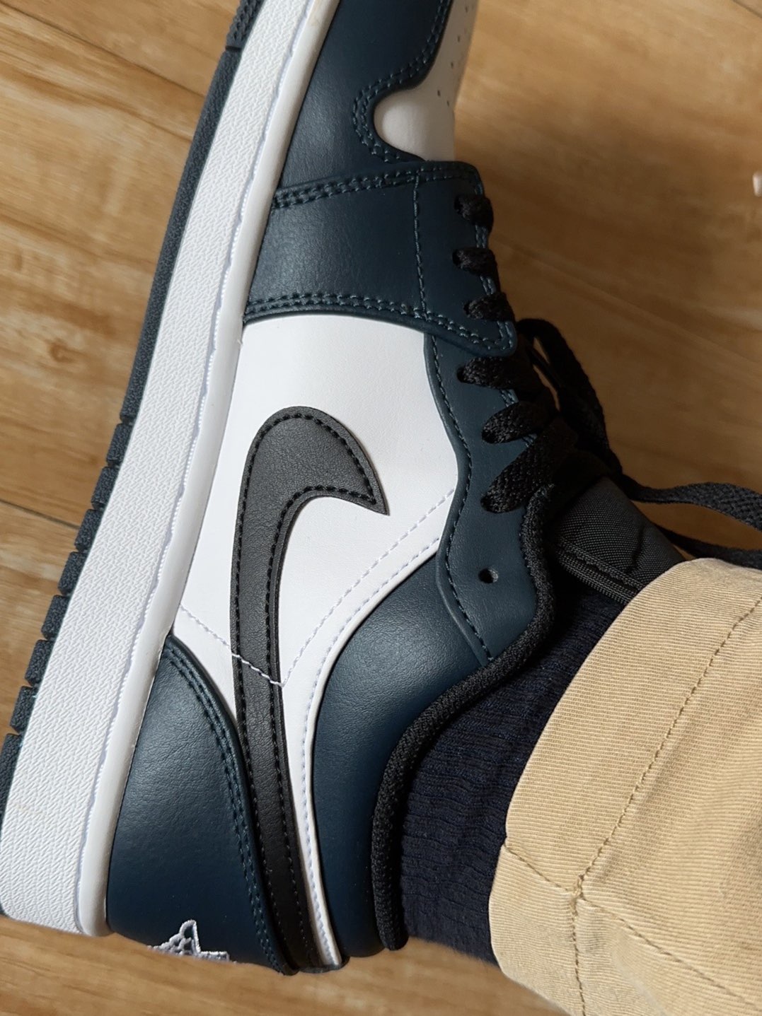 XH Air Jordan 1 Low Dark Teal review Amelia 03