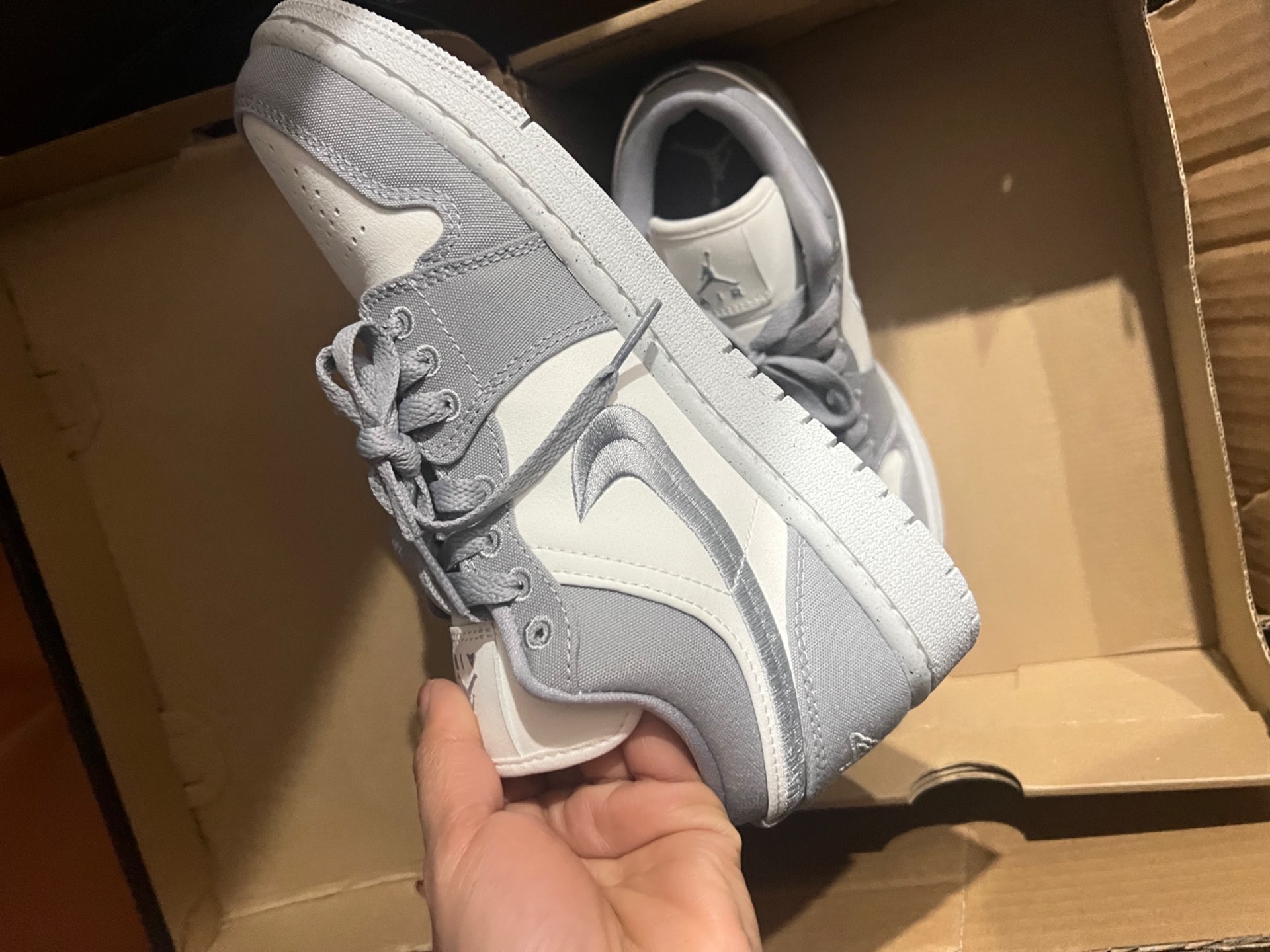 XH Travis Scott x Air Jordan 1 Low Retro Grey White review Ben 03