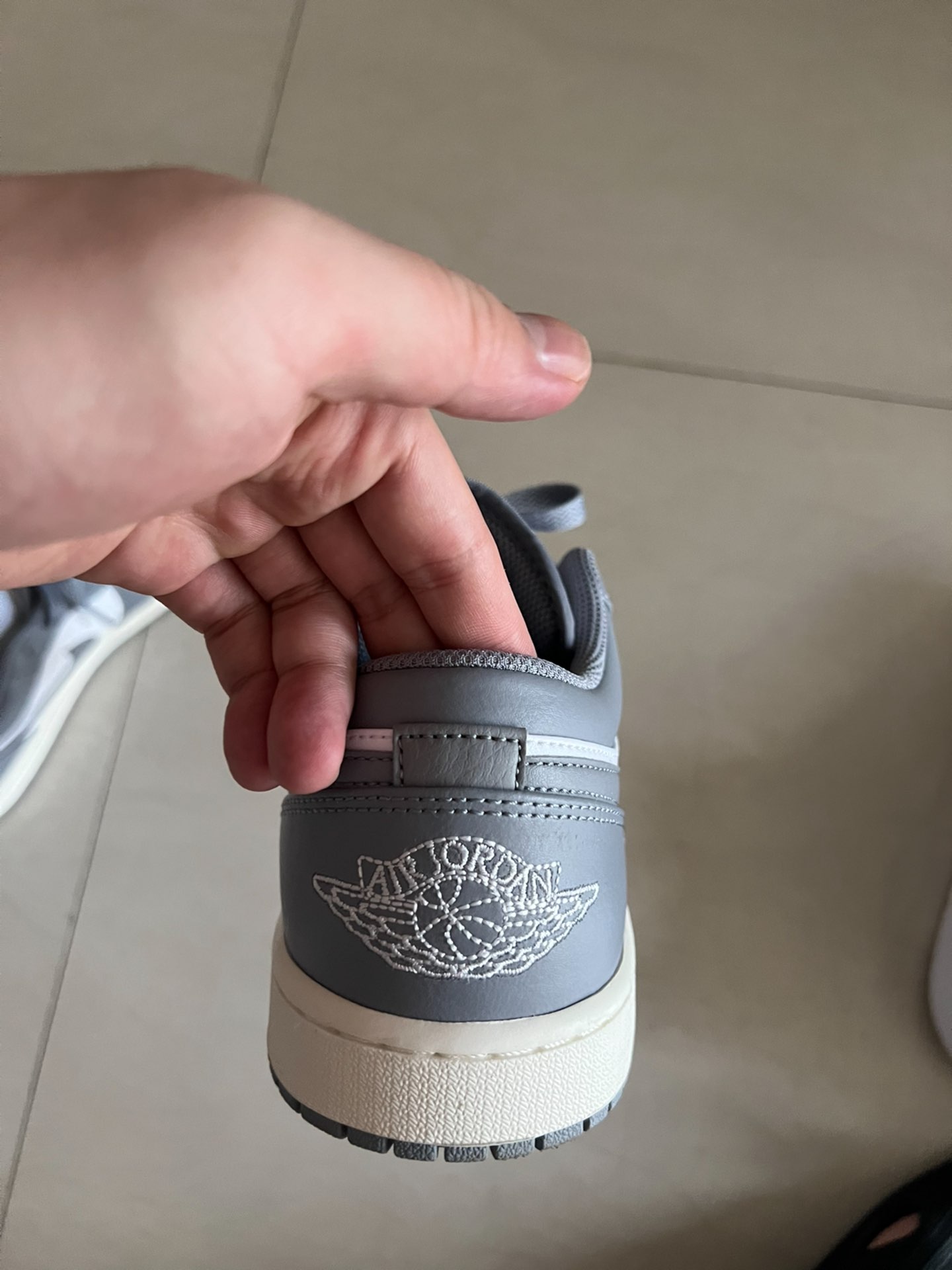 XH Travis Scott x Air Jordan 1 Low Retro Grey review Ella 01