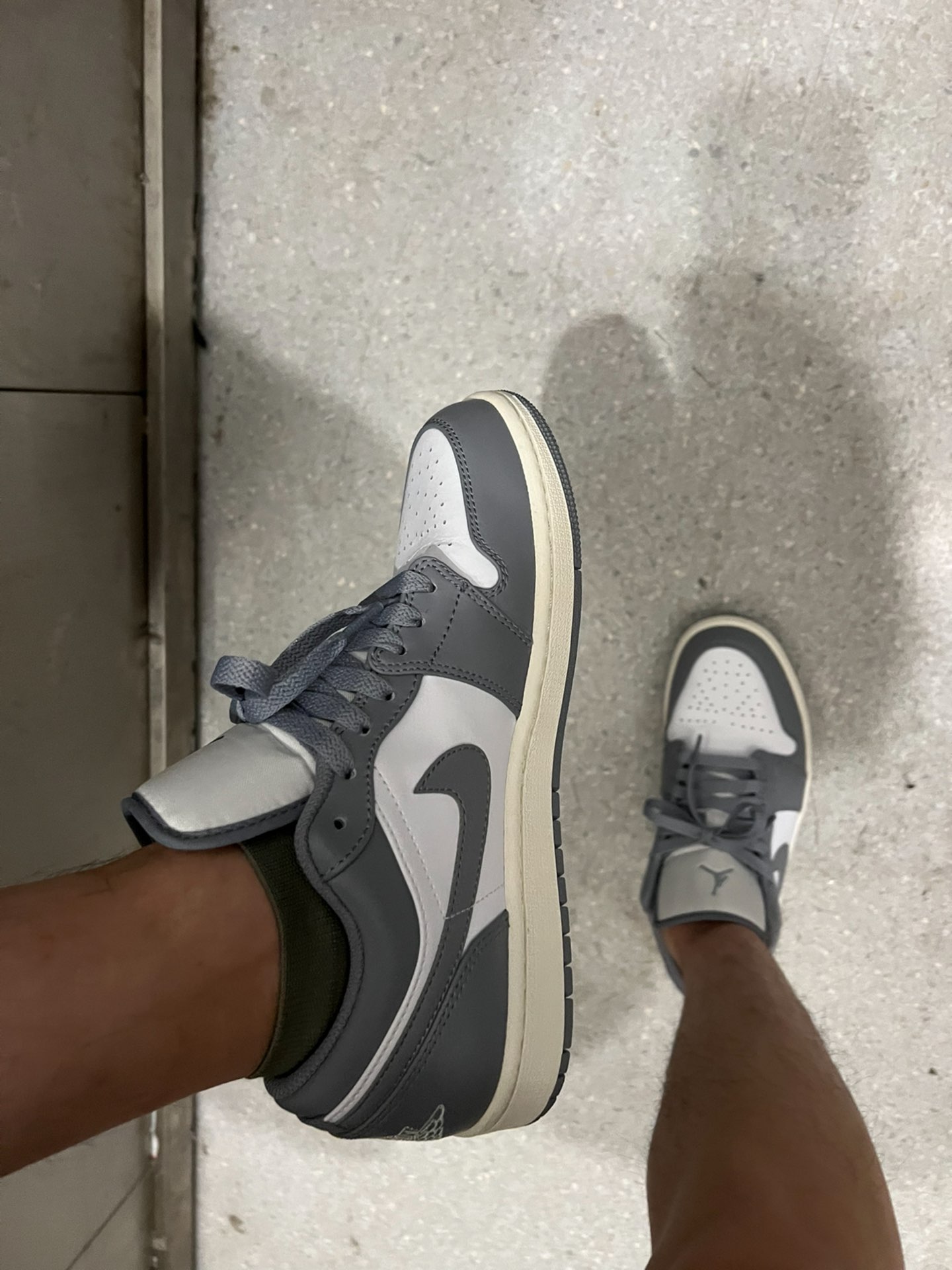 XH Travis Scott x Air Jordan 1 Low Retro Grey review Michael 01