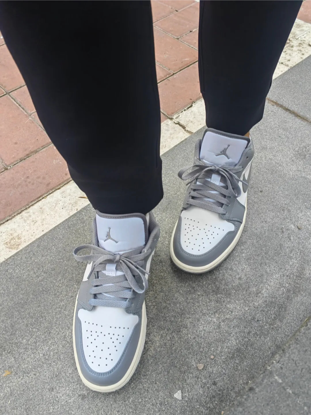 XH Travis Scott x Air Jordan 1 Low Retro Grey review Jasmine 02