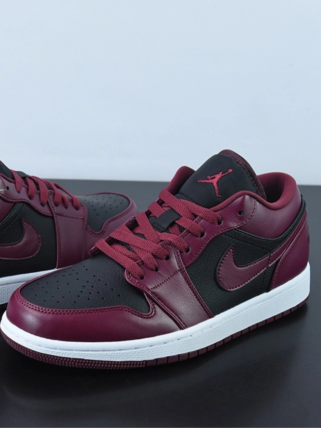 XH Air Jordan aj1 Low Retro Black Red review Isabelle 01