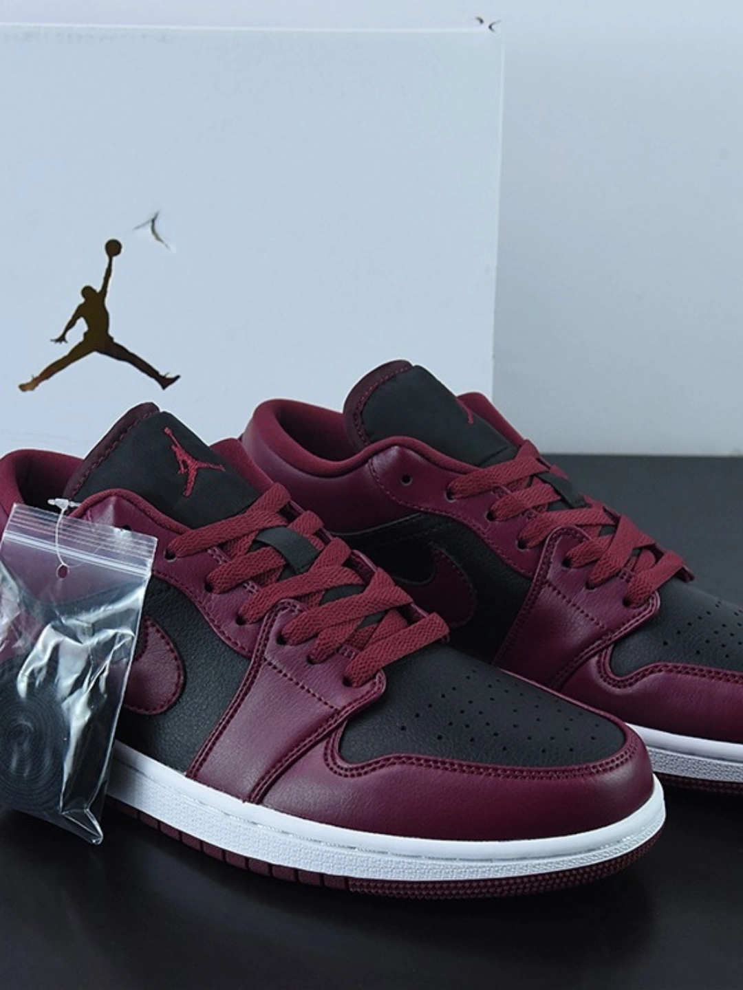 XH Air Jordan aj1 Low Retro Black Red review Isabelle 02